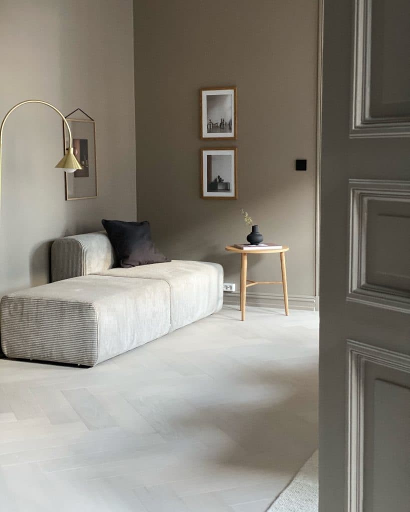 Stue med daybed og sidebord, Framnesveien 12