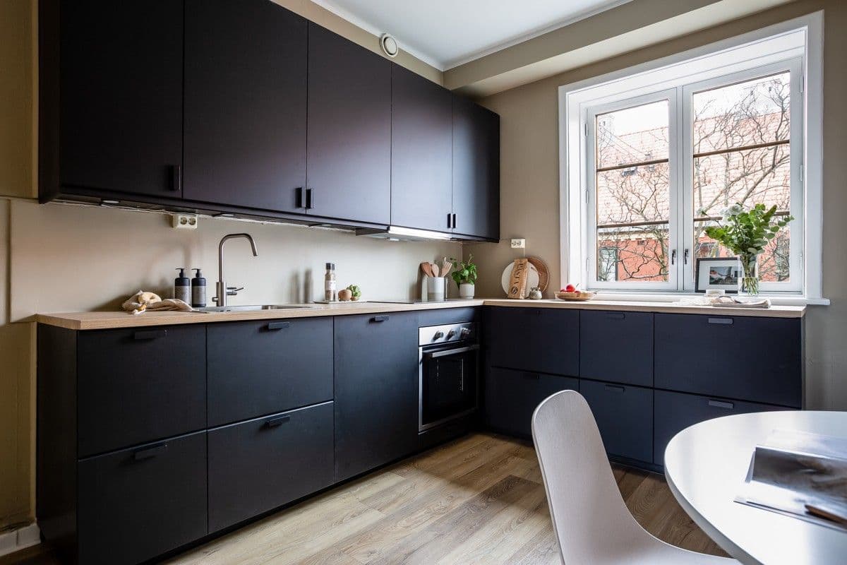 Kjøkken med svarte fronter, Uelands gate 65